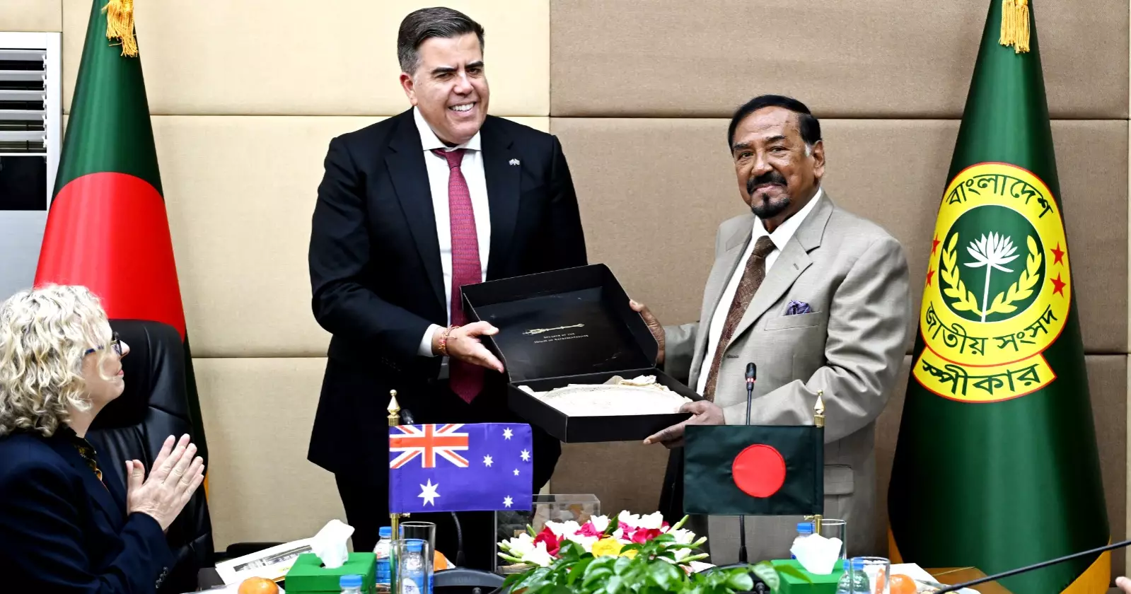 জাতীয় সংসদের স্পিকার হাফিজ উদ্দিন আহমদ এর সাথে অস্ট্রেলিয়ান হাউজ অব রিপ্রেজেন্টেটিভ মিল্টন ডিক এর সৌজন্য সাক্ষাৎ 